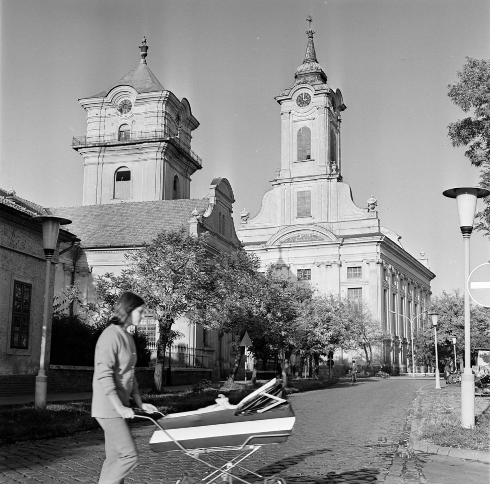 Az evangélikus Kistemplom és a szintén evangélikus Nagytemplom Békéscsabán, 1974-ben. Forrás: Fortepan / Gábor Viktor