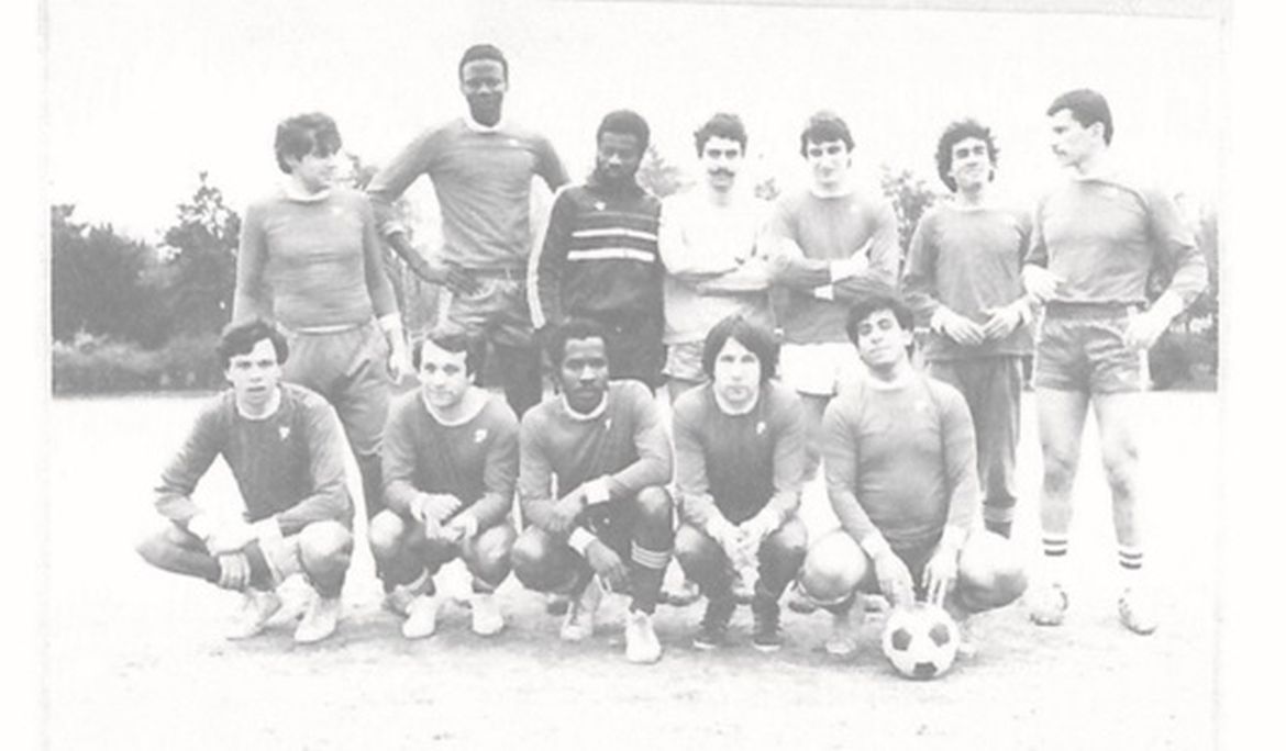 A Cité Universitaire csapata, Párizs, 1983 tavasza. Alsó sor, balról a negyedik: Kálmán Béla