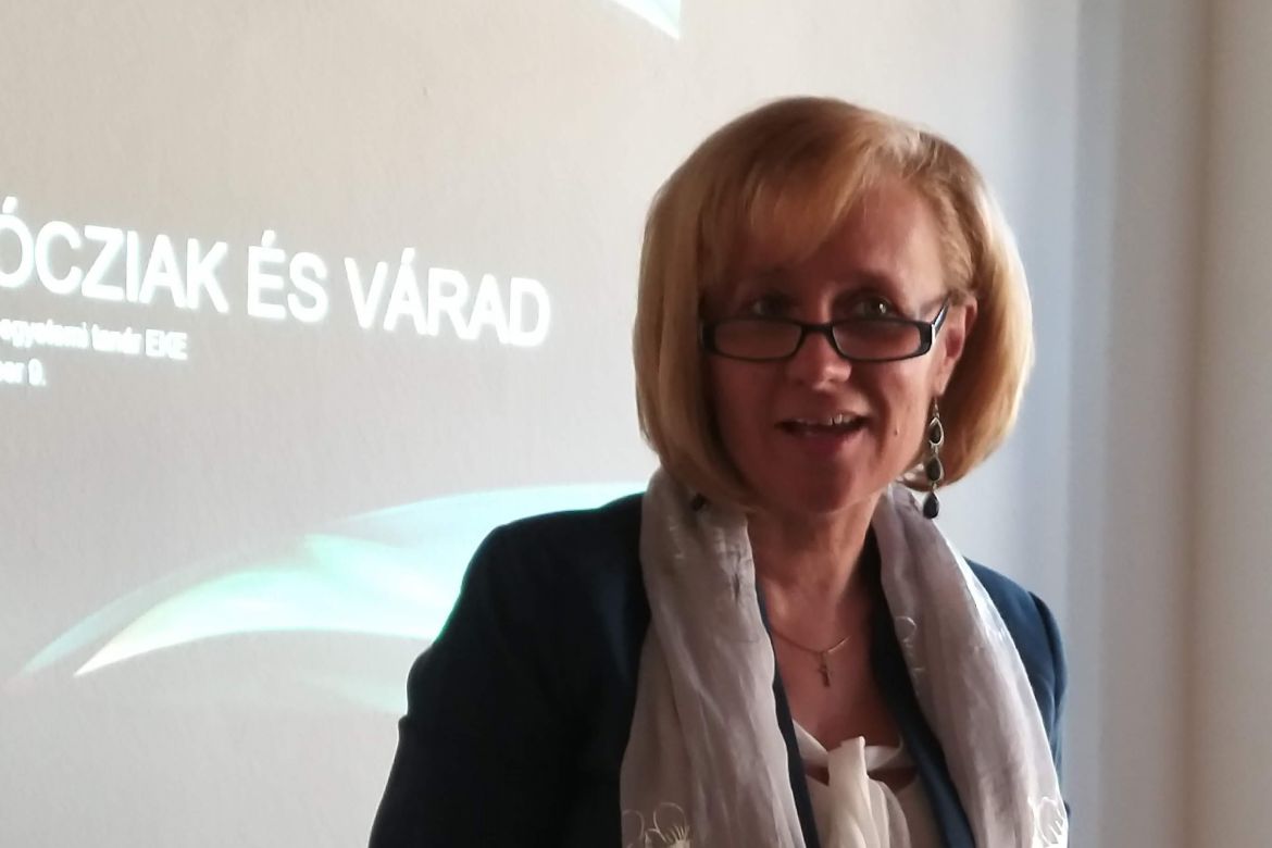 Balogh Judit Nagyváradon a Rákócziak és Várad szerepéről tart előadást 2019-ben