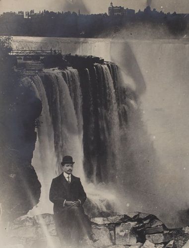 III. Spelter Henrik a Niagara vízesésnél. Forrás: Magyar Kereskedelmi és Vendéglátóipari Múzeum