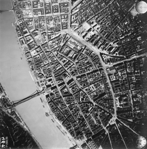 Légifotó a Belvárosról 1944. április 14-én. Forrás: Fortepan / Magyar Királyi Honvéd Légierő