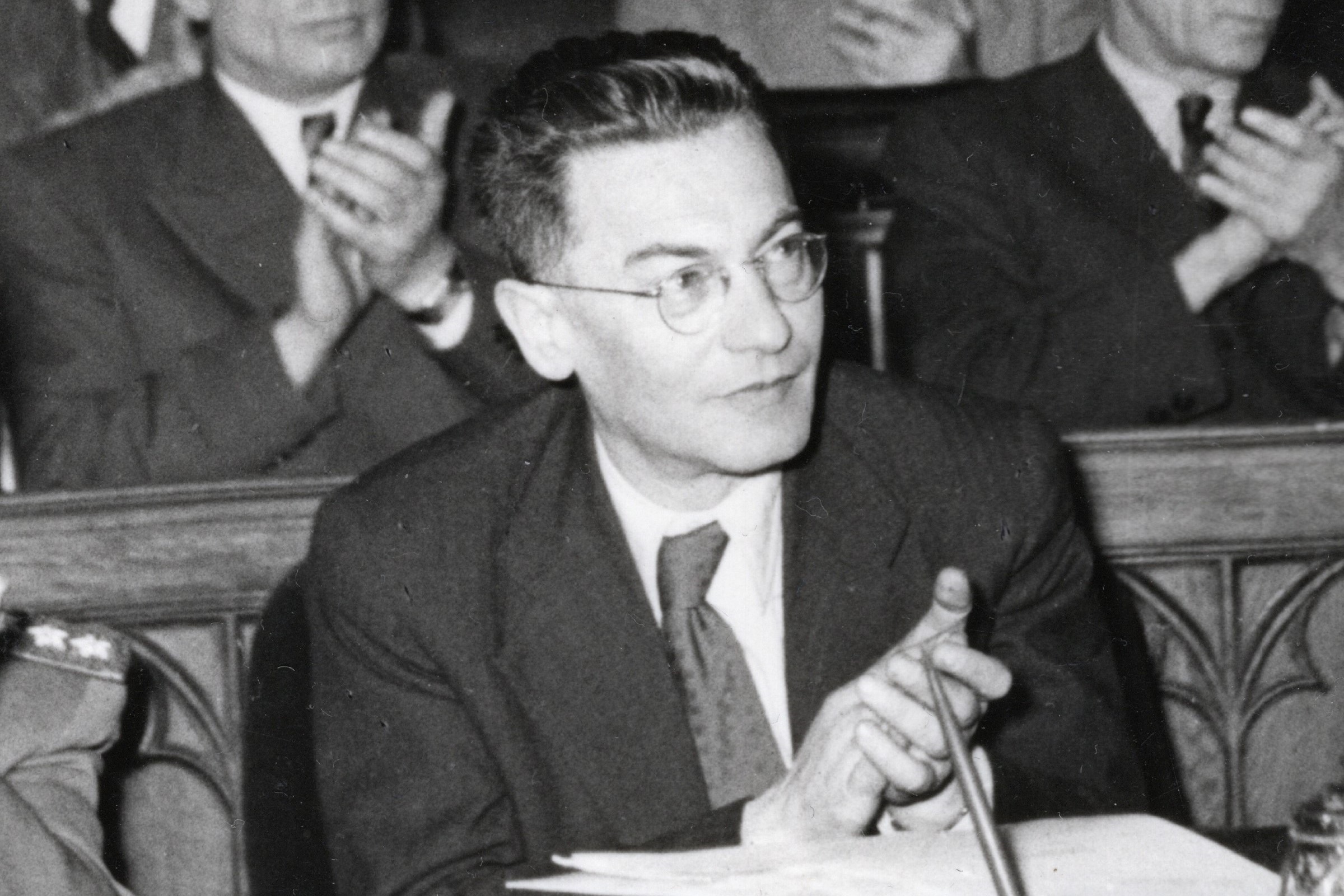 Révai József 1950-ben a Parlamentben. Képkivágás. A teljes fotót lásd lejjebb. forrása: Fortepan / Bauer Sándor