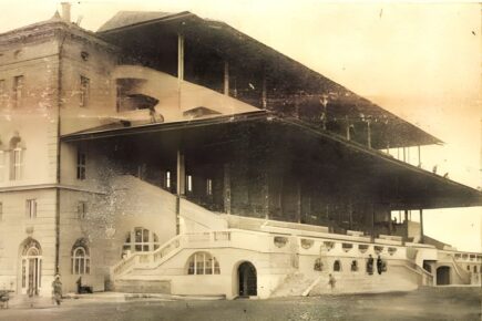 A Kincsem Park I. helyi tribünje a megnyitó előtt (Ország Világ, 46. évf. 1925. máj. 10. 19. sz. 153.)