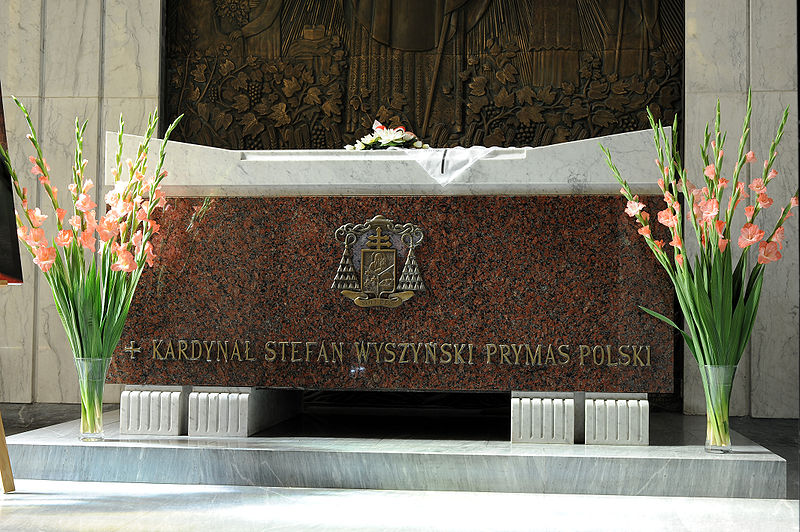 Wyzsyński bíboros sírja Varsóban (Forrás: wikimedia.org)