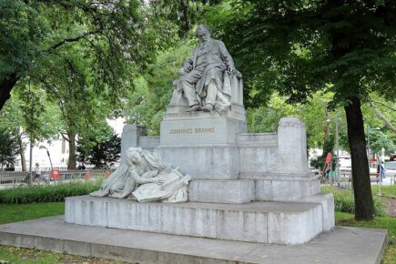 Johannes Brahms emlékműve Bécsben. Forrás: Wikipedia