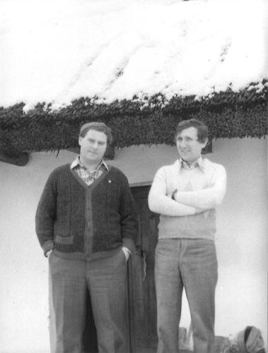 Lukács László és Gelencsér József pinceszeren, Sárkeresztes-Újhegy 1983. farsang (Matovics Mária felvétele)