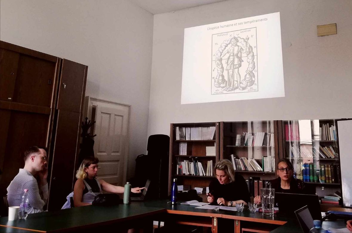Sylvie Steinberg (jobbra) előadása a kora újkori maszkulinitás és társadalmi nem kérdéseiről. Kép: Vas Máté