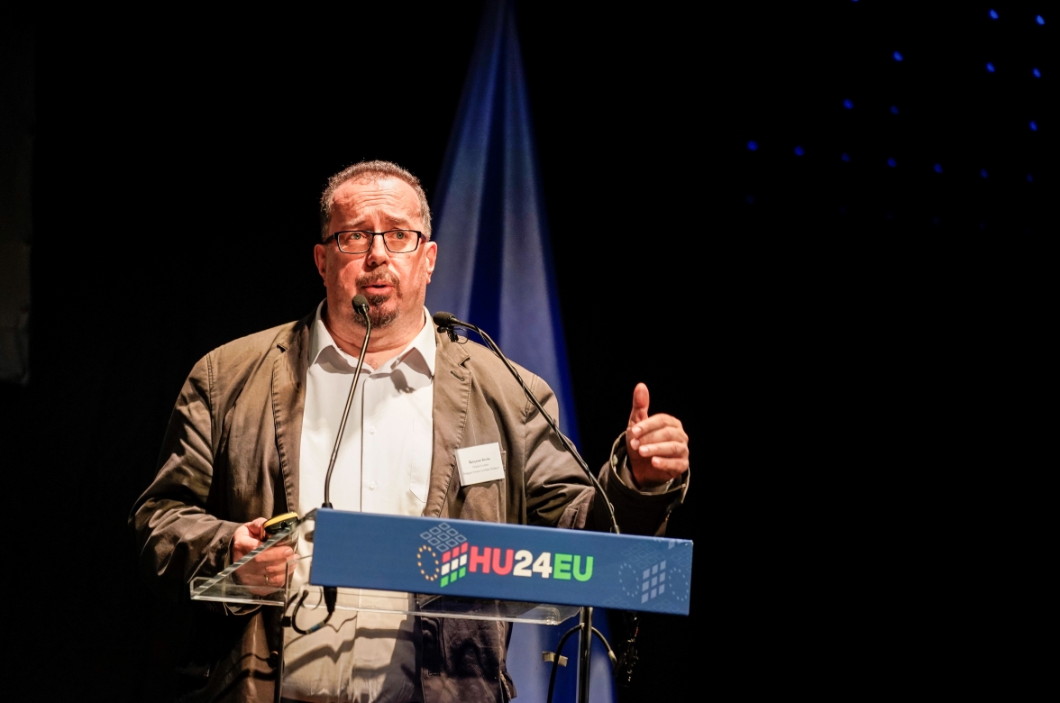 Kenyeres Istv&aacute;n előad&aacute;sa az &bdquo;Antemurale Christianitatis&rdquo; &ndash; K&ouml;z&eacute;p-Eur&oacute;pa &eacute;s a Nyugat-Balk&aacute;n, a kereszt&eacute;nys&eacute;g v&eacute;dőb&aacute;sty&aacute;i c. konferenci&aacute;n