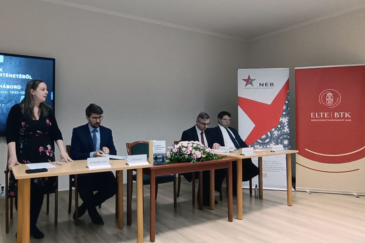 M. Madar&aacute;sz Anita, Heil Krist&oacute;f Mih&aacute;ly, So&oacute;s Viktor Attila &eacute;s Nagymih&aacute;ly Zolt&aacute;n a Szemelv&eacute;nyek a magyar emigr&aacute;ci&oacute; t&ouml;rt&eacute;net&eacute;ből c&iacute;mű k&ouml;tetet bemutat&oacute; besz&eacute;lget&eacute;sen. Forr&aacute;s: NEB-fot&oacute;