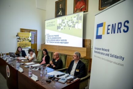 Goldmann Márta (Holokauszt Emlékközpont), Matthias Heyl (Ravensbrücki Emlékhely), Paweł Ukielski (Varsói Felkelés Múzeuma) és Maria Axinte (Pitesti Börtön Emlékhely) és Justyna Radziukiewicz (ENRS). Forrás: NEB-fotó