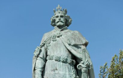 Zala Gy&ouml;rgy: Nagy Lajos kir&aacute;ly &ndash; Hős&ouml;k tere, Millenniumi eml&eacute;kmű